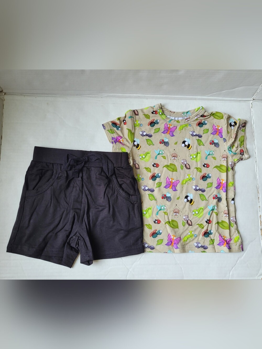 NEW SUTTONS BUTTONS BUSY BUGS BAMBOO TWO PIECE SHORT SET TODDLER 12-18 MONTHS - Picture 2 of 8